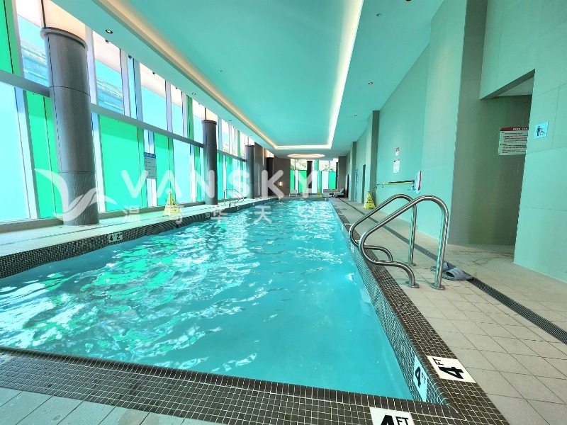 260804091143_s-Indoor pool.jpg